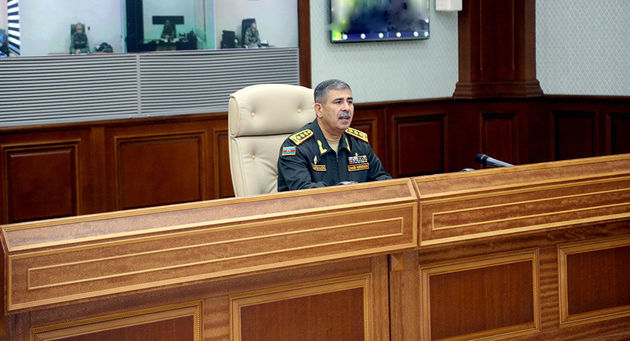 Министр обороны Азербайджана нацелил военачальников на наступление