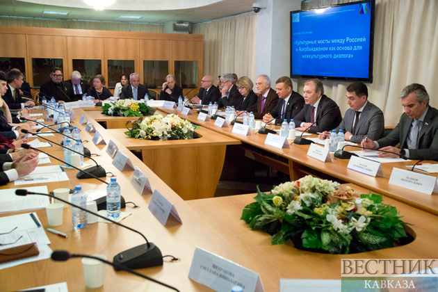В Госдуме проходит круглый стол "Культурные мосты между Россией и Азербайджаном как основа для межкультурного диалога"
