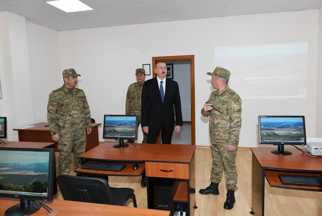 Ильхам Алиев ознакомился с условиями содержания в воинской части, построенной в Бейлаганском районе