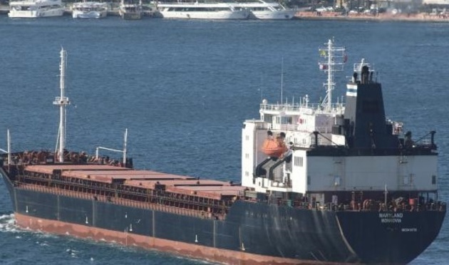 В Керченском проливе застряло судно из Либерии