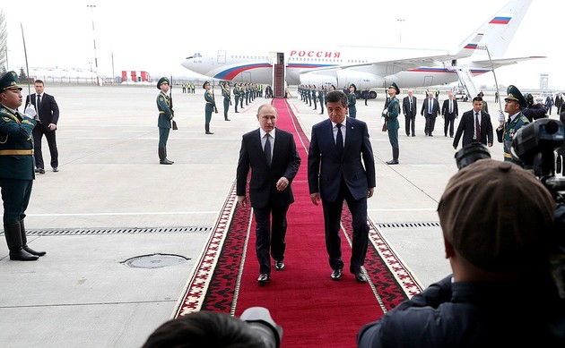 Путин прилетел в Бишкек