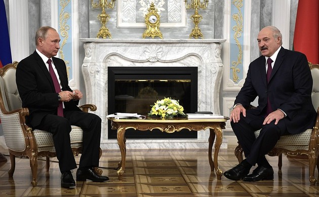 Путин поздравил Лукашенко с Днем единения народов России и Беларуси 