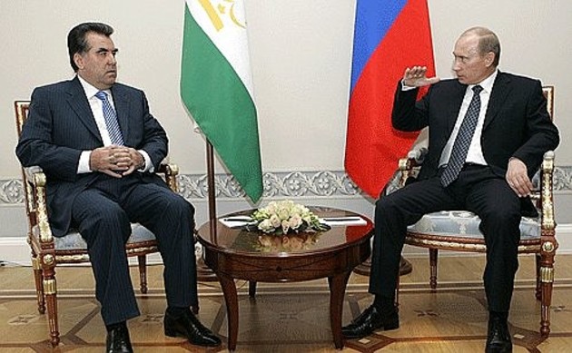 Путин и Рахмон проводят переговоры в Кремле 