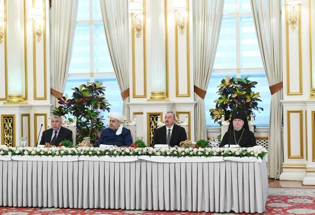 Ильхам Алиев принял участие в церемонии ифтара в резиденции Аллахшукюра Пашазаде