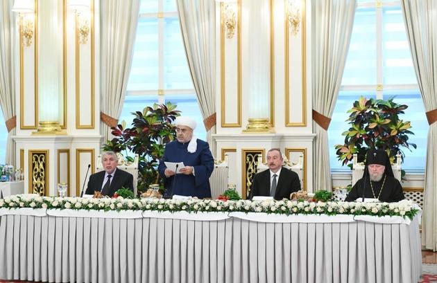 Ильхам Алиев принял участие в церемонии ифтара в резиденции Аллахшукюра Пашазаде