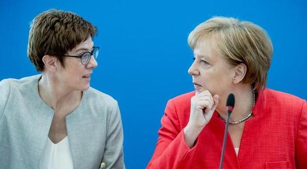 Меркель разочаровалась в своей преемнице?