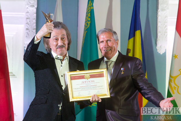Полад Бюльбюль оглы награжден премией "Национальное величие"
