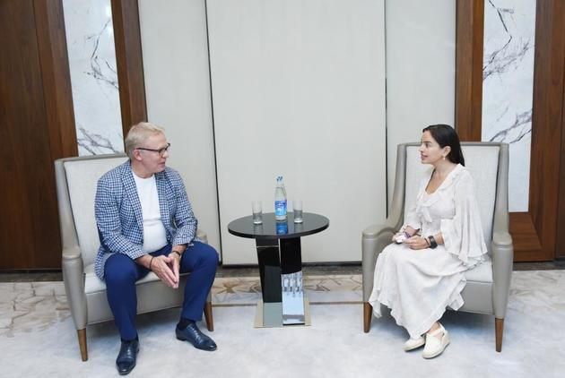 Лейла Алиева провела встречу с послом доброй воли ООН Вячеславом Фетисовым