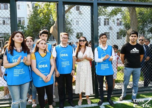 Лейла Алиева поучаствовала в открытии очередного двора, благоустроенного в рамках проекта "Наш двор"