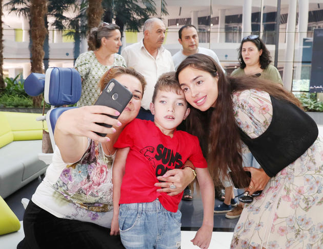 Лейла Алиева встретилась с детьми, лечащимися в Международном госпитале Bona Dea при поддержке Фонда Гейдара Алиева