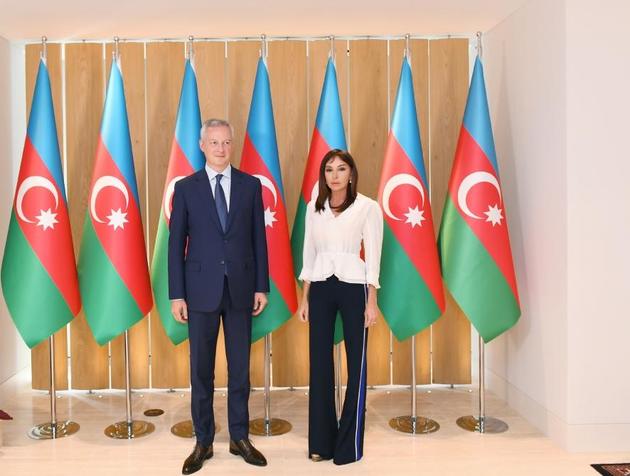 Мехрибан Алиева провела встречу с министром экономики и финансов Франции 