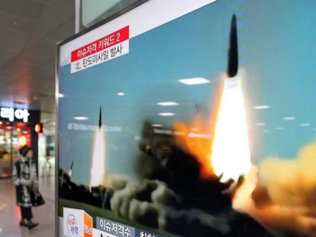 Пхеньян запускает ракеты, празднуя день победы в великой освободительной войне