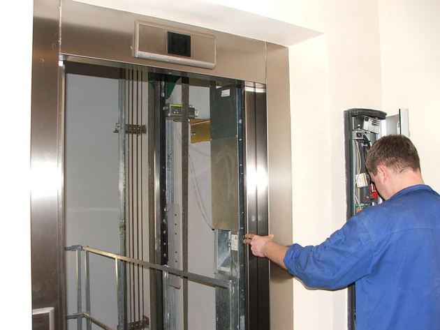 Власти Ставрополья начали массовую замену старых лифтов 