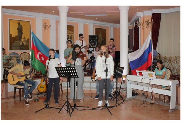 Юные музыканты выступили в посольстве России в Азербайджане 