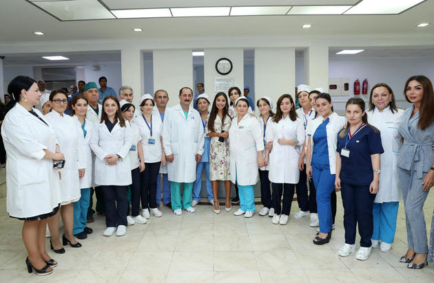 Лейла Алиева посетила несколько медицинских учреждений в Баку