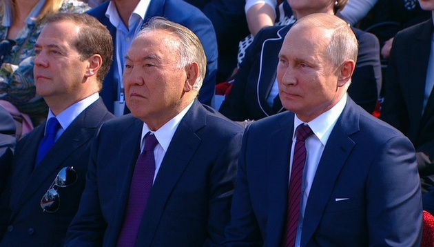 Путин и Назарбаев осмотрели павильон "Казахстан" на ВДНХ