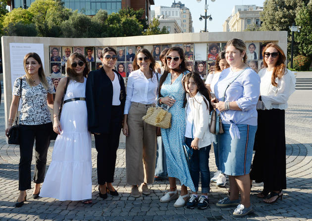 Лейла Алиева открыла фотовыставку "Под одним солнцем" в Баку 