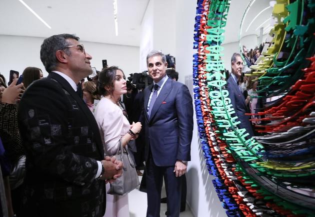 Лейла Алиева и Арзу Алиева приняли участие в открытии выставки художника Ахмета Гюнештекина