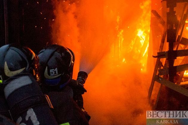 Краснодарские пожарные тушили баню и ее хозпостройки