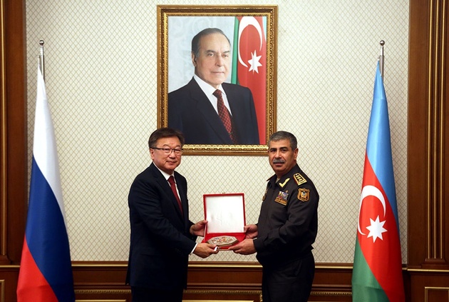 Глава Минобороны Азербайджана встретился с главным военным прокурором России