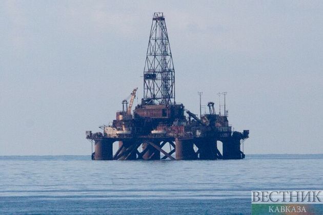 SOCAR эвакуировала с морских платформ 150 нефтяников 