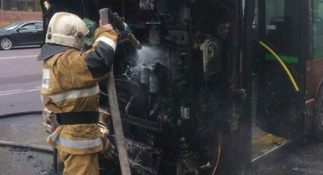 Огонь уничтожил автобусы в Нур-Султане и Алматы