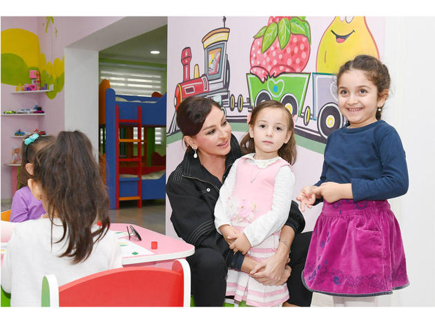 Мехрибан Алиева побывала в яслях-детском саду №64 в Наримановском районе Баку