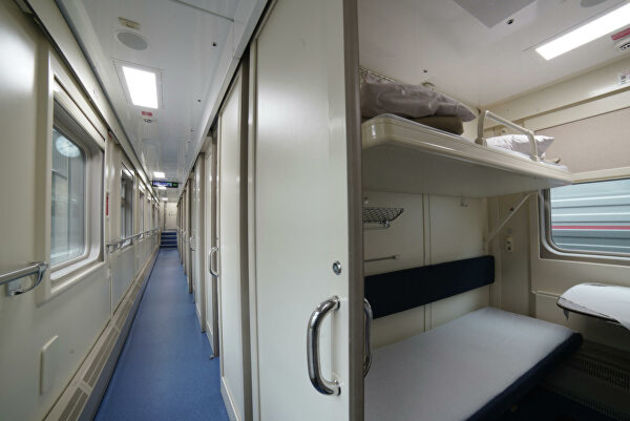 В состав фирменного поезда "Таврия" войдут новые двухэтажные вагоны