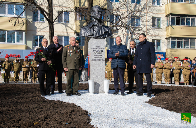 Памятник Рихарду Зорге открыли во Владивостоке