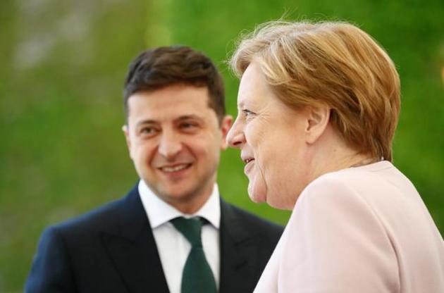 Меркель и Зеленский провели телефонные переговоры
