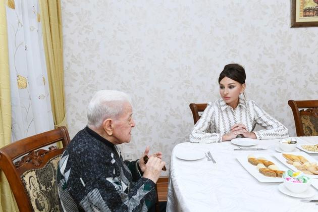 Мехрибан Алиева побывала в гостях у известного ханенде Алибабы Мамедова 