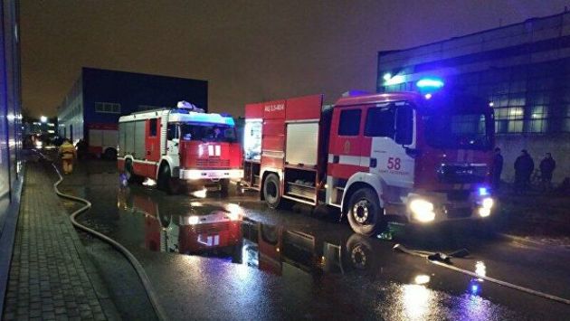 Петербургские огнеборцы локализовали пожар на складе