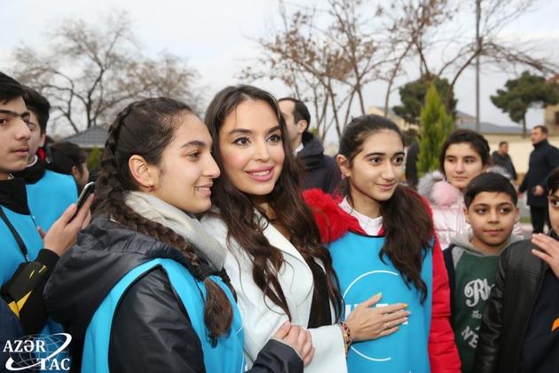 Лейла Алиева поучаствовала в открытии очередного двора, благоустроенного в рамках проекта "Наш двор" в Баку