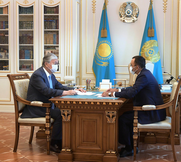 Токаев и Ашимбаев обсудили результаты работы Сената Казахстана за прошедшую сессию