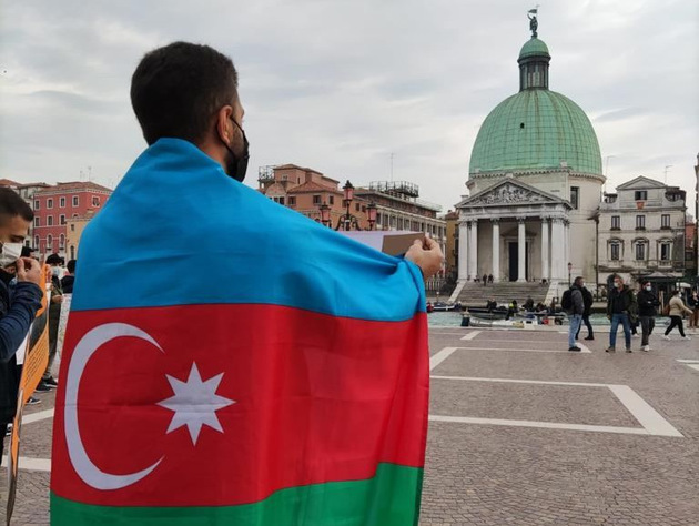 В Венеции прошла акция против агрессии Армении в Азербайджане (ФОТО)