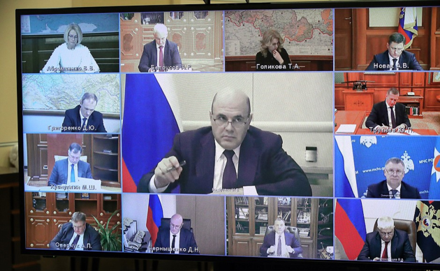 Путин: правительство достойно справилось с колоссальным вызовом пандемии