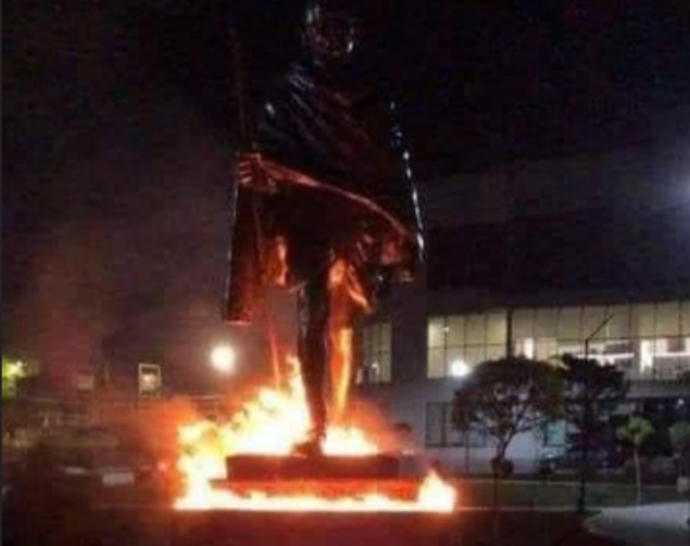 Мэрия Еревана осудила сожжение памятника Ганди