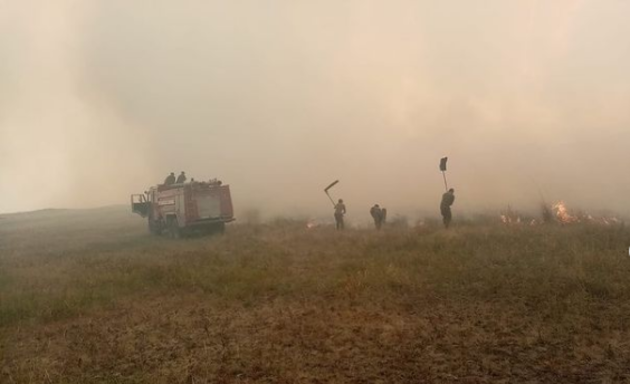 Дым с горящего мусорного полигона добрался до Караганды
