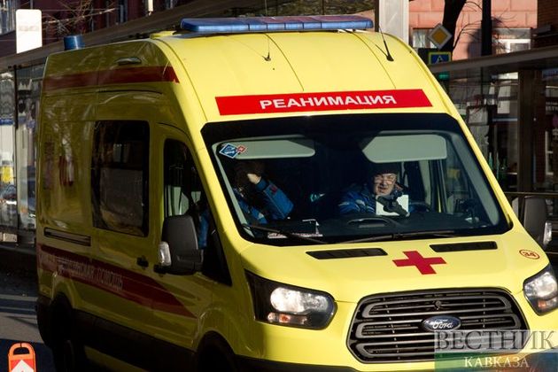 Водитель "Жигулей" попал в больницу после столкновения с деревом в Чечне
