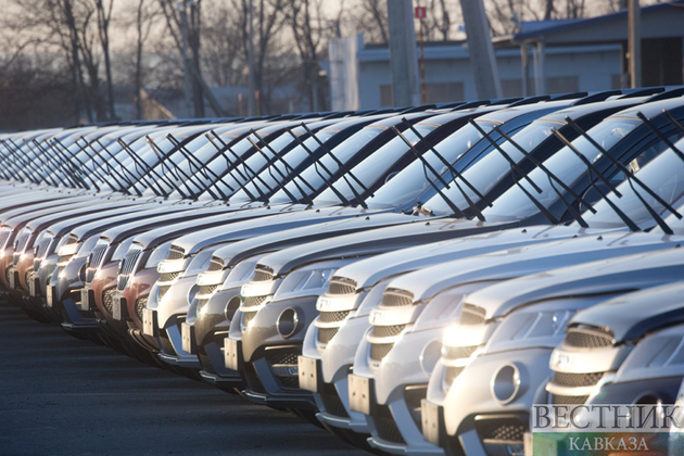 Автомобили продолжают дешеветь в России