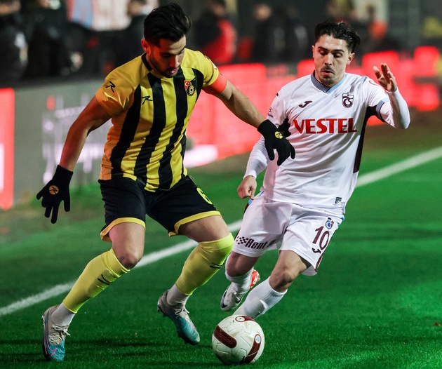 Матч чемпионат Турции по футболу между “Истанбулспором“ и “Трабзонспором“