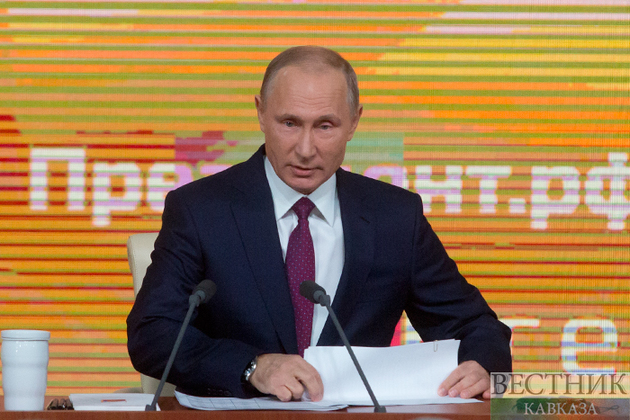 Владимир Путин ознакомился с проектами, представленными на форуме "Сочи-2010"