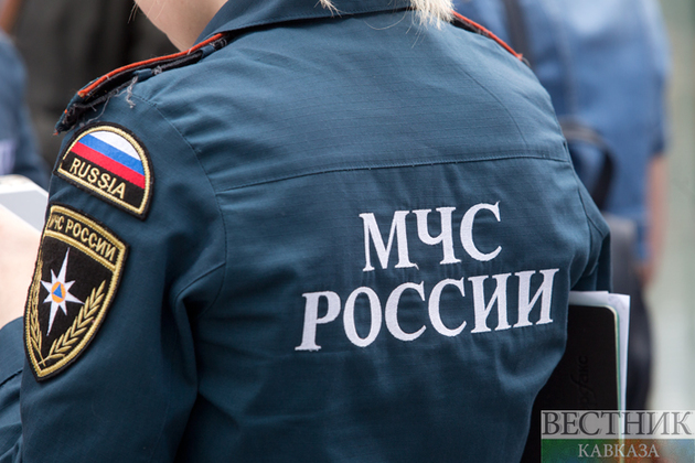 Гуманитарный конвой из России разгружается в Луганске