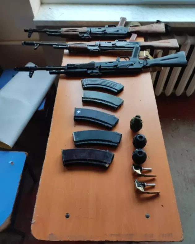 В Ханкенди найден склад оружия на территории школы