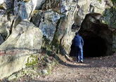Вандалы разрисовали вход в пещеру южного Деда Мороза в Железноводске 
