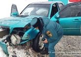 Машина разбилась о бетонное заграждение в Вайоцдзорской области