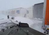 Военные спасли из снежного плена пассажиров двух автобусов в Казахстане