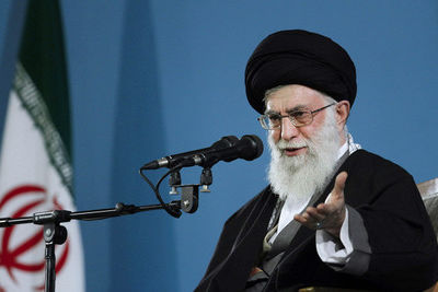 Хаменеи посоветовал Ираку поскорее добиться вывода американских войск