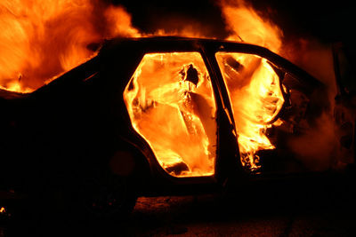 На трассе у Севана сгорел автомобиль, есть пострадавшие