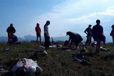 Спасатели помогли туристам, застрявшим на скале в Геленджике